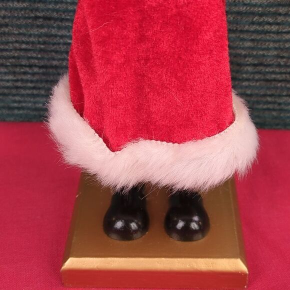 Mrs. Claus Nutcracker! - Picture 5 of 9
